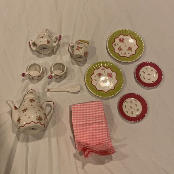 Astor Lane Dillard’s Vintage 15 piece Floral Porcelain Play Mini Tea Set EUC - Picture 4 of 16